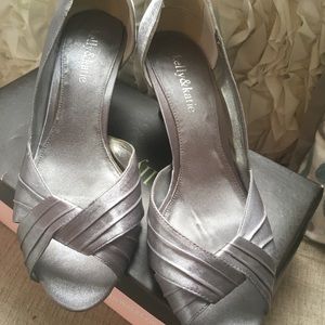 Formal peep toe shoes low heel